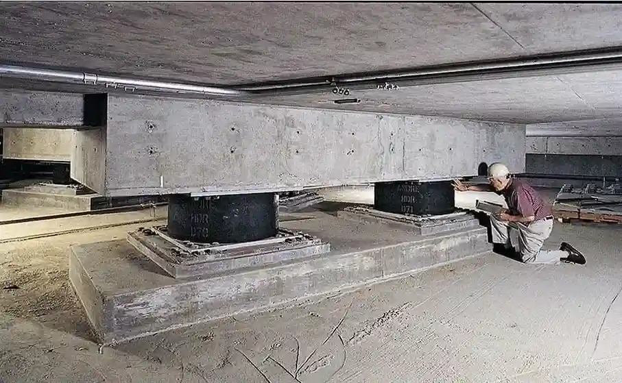 Diseño de Aislación Sísmica de Base en Calama: Protección Estructural en Zona de Alta Sismicidad